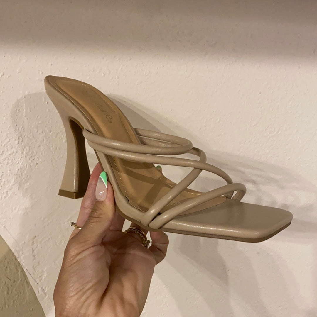 Send Nudes Heel
