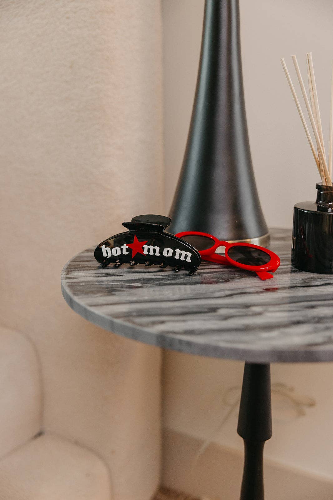 Hot Mom Oversized Clip